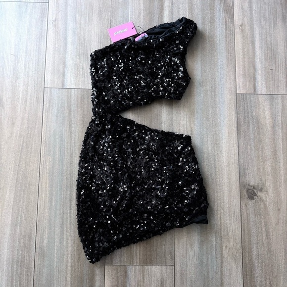 NWT EDIKTED asymmetrical cutout one shoulder sequin mini dress black size medium - Picture 2 of 5